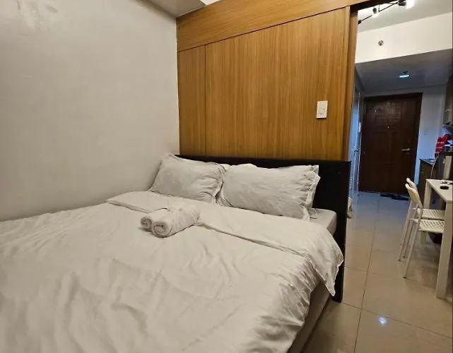 Queen Magz Staycation Mall Of 4*