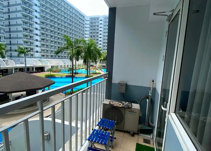Queen Magz Staycation Mall Of 4*